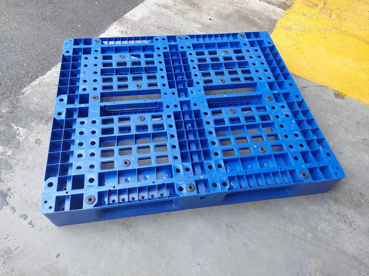 Pallet Nhựa 3 Chân